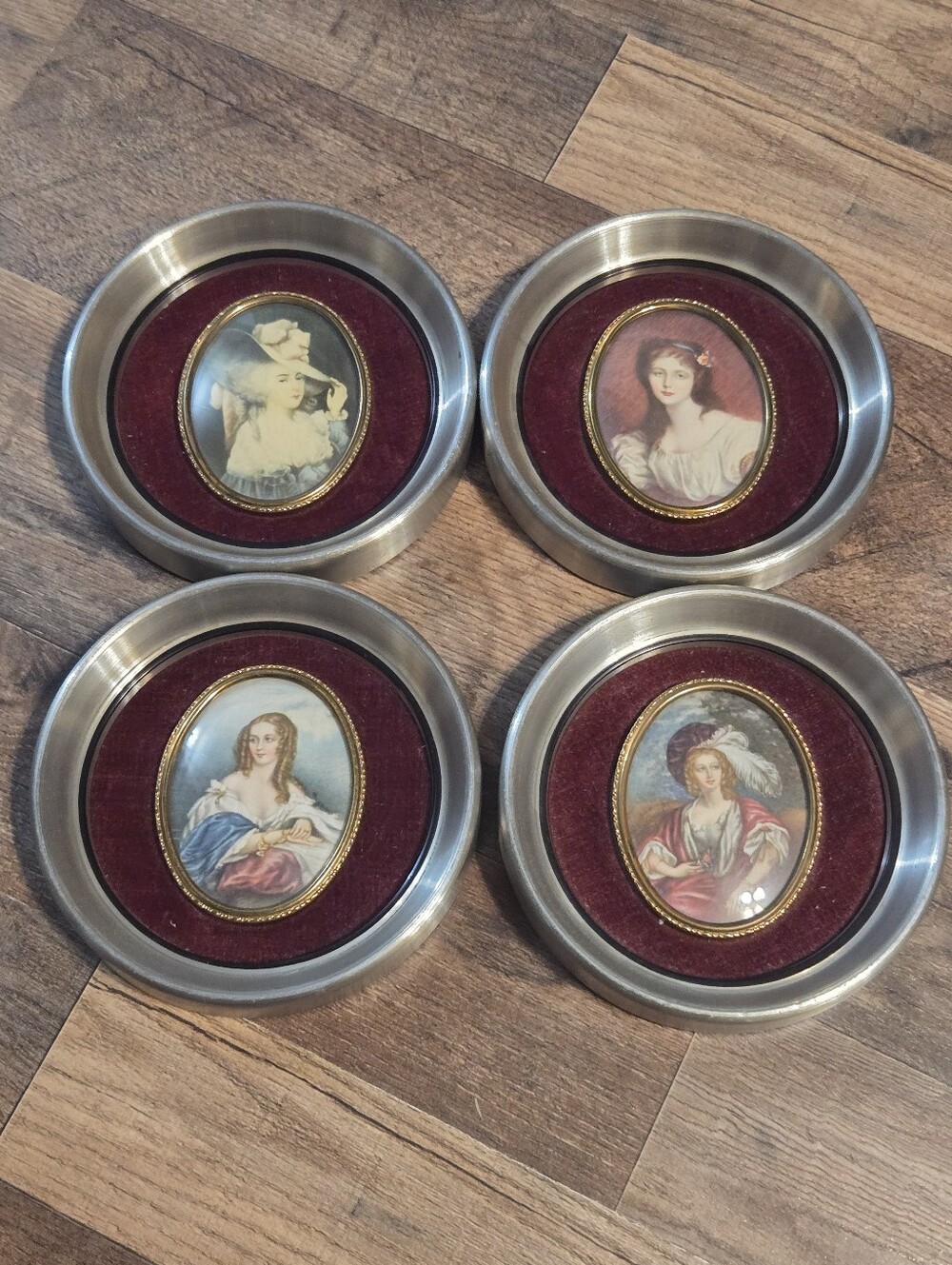 A Cameo Creation Set Of 4